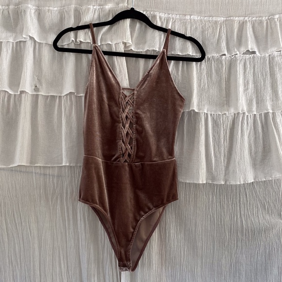 💖 3 for $35 Forever 21 Velvet Purple Bodysuit - Picture 1 of 4